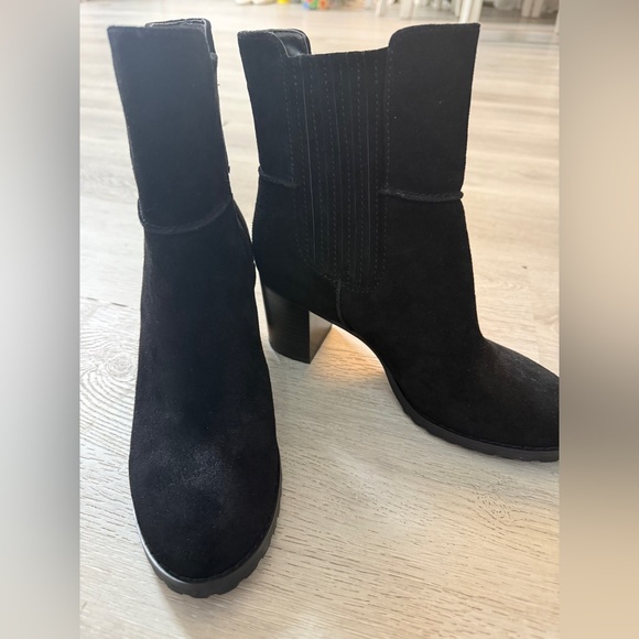 Chic Black Suede Ankle Booties - Picture 2 of 5